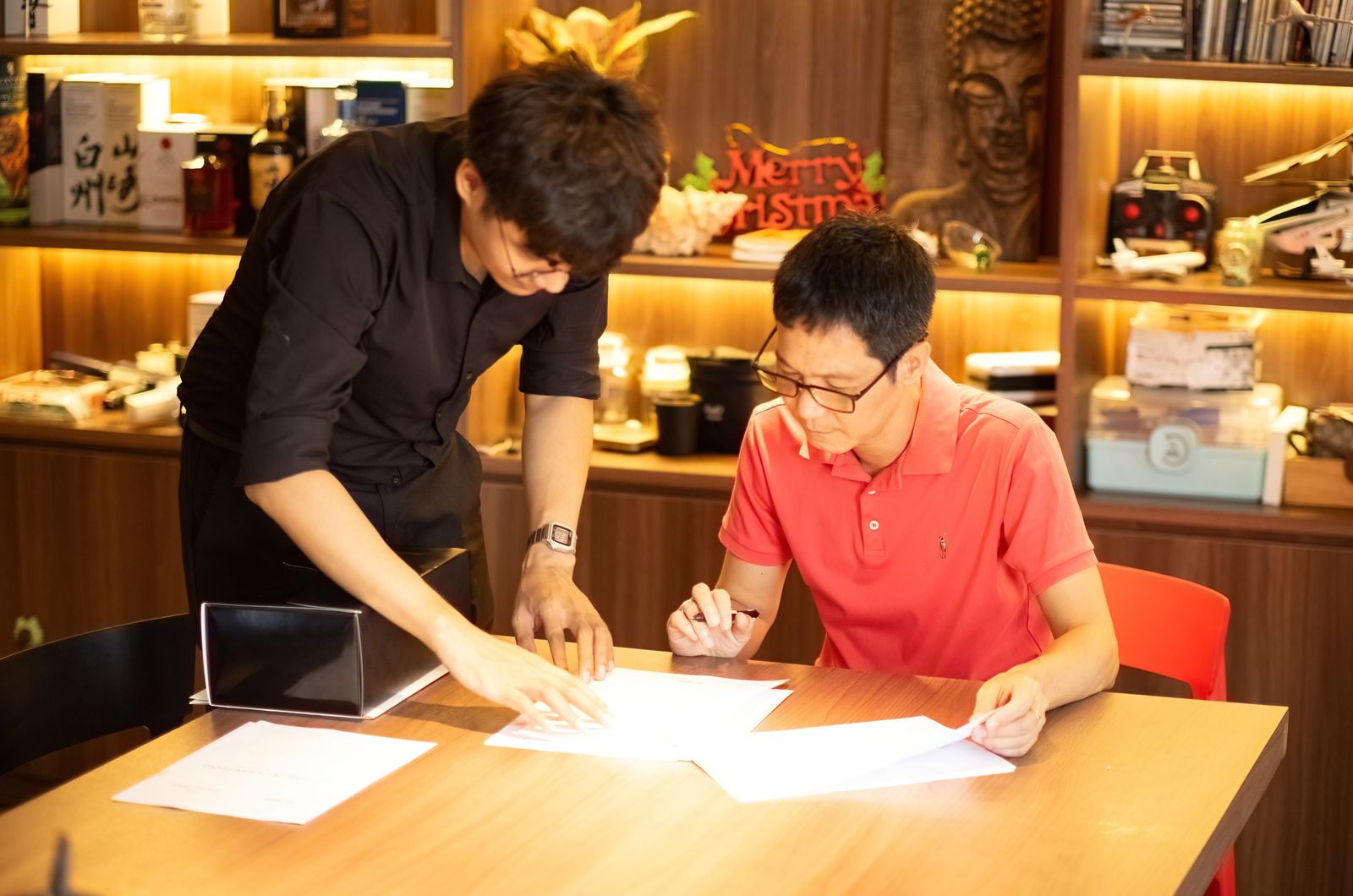 Hoàn tất thủ tục bàn giao đàn Shigeru Kawai SK-7