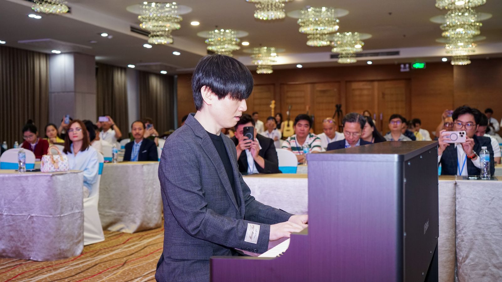 Khách mời tham dự Hội nghị khách hàng Việt Thương Music 2025