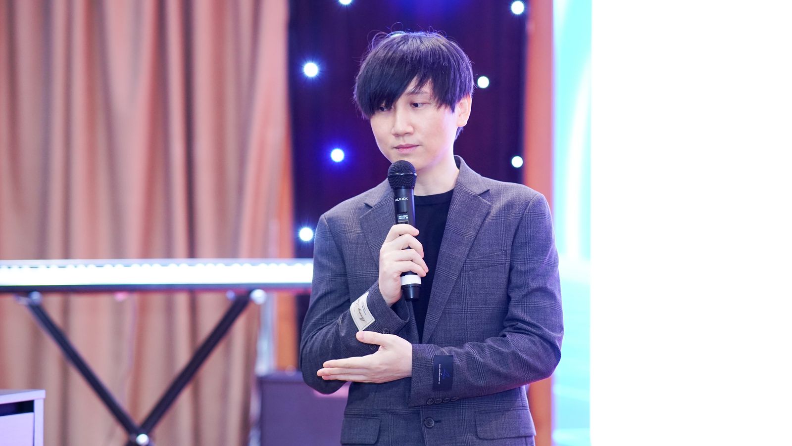 Nhạc sĩ Mr. Siro chia sẻ tại hội nghị