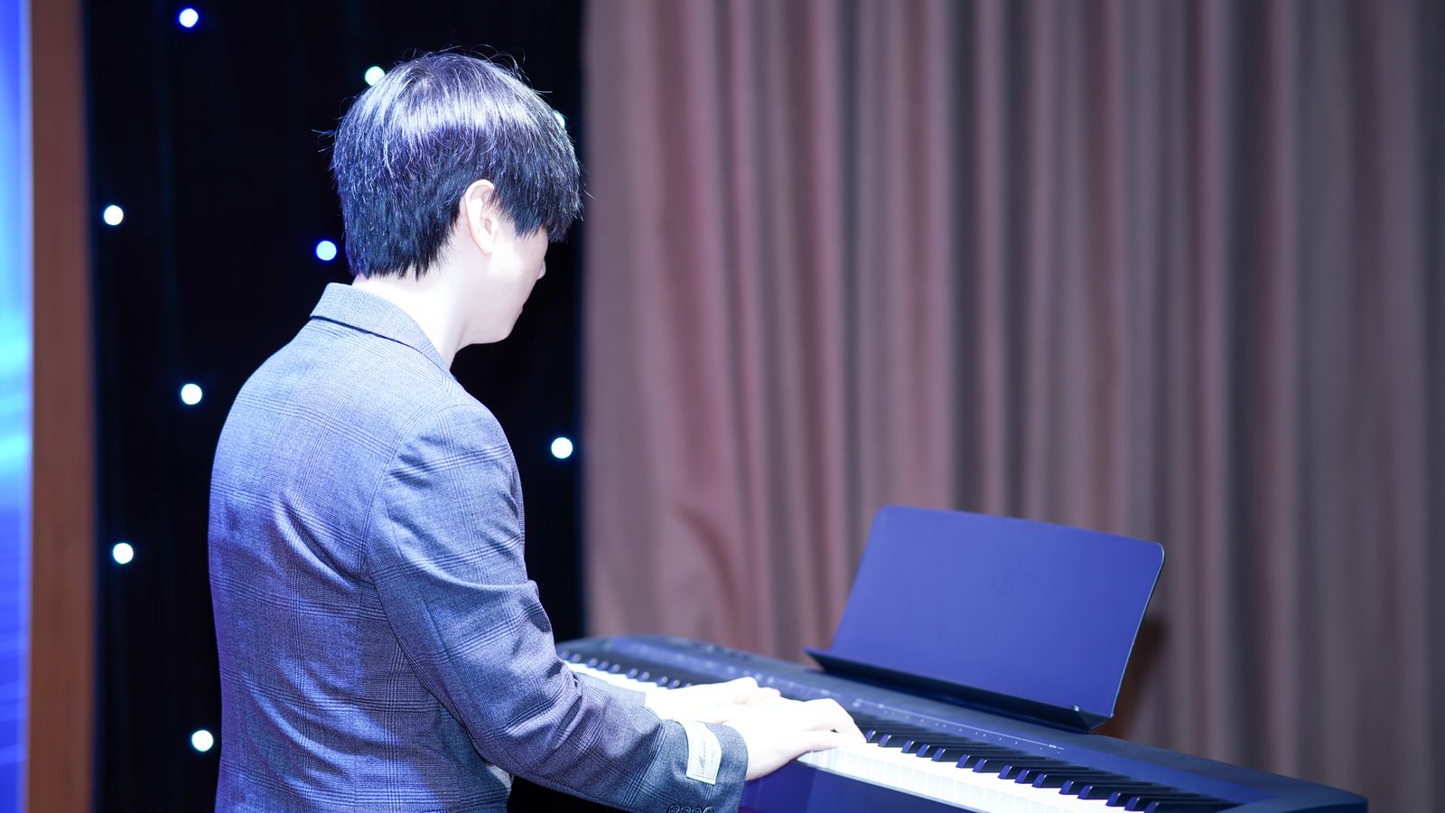Mr. Siro trình diễn tại hội nghị