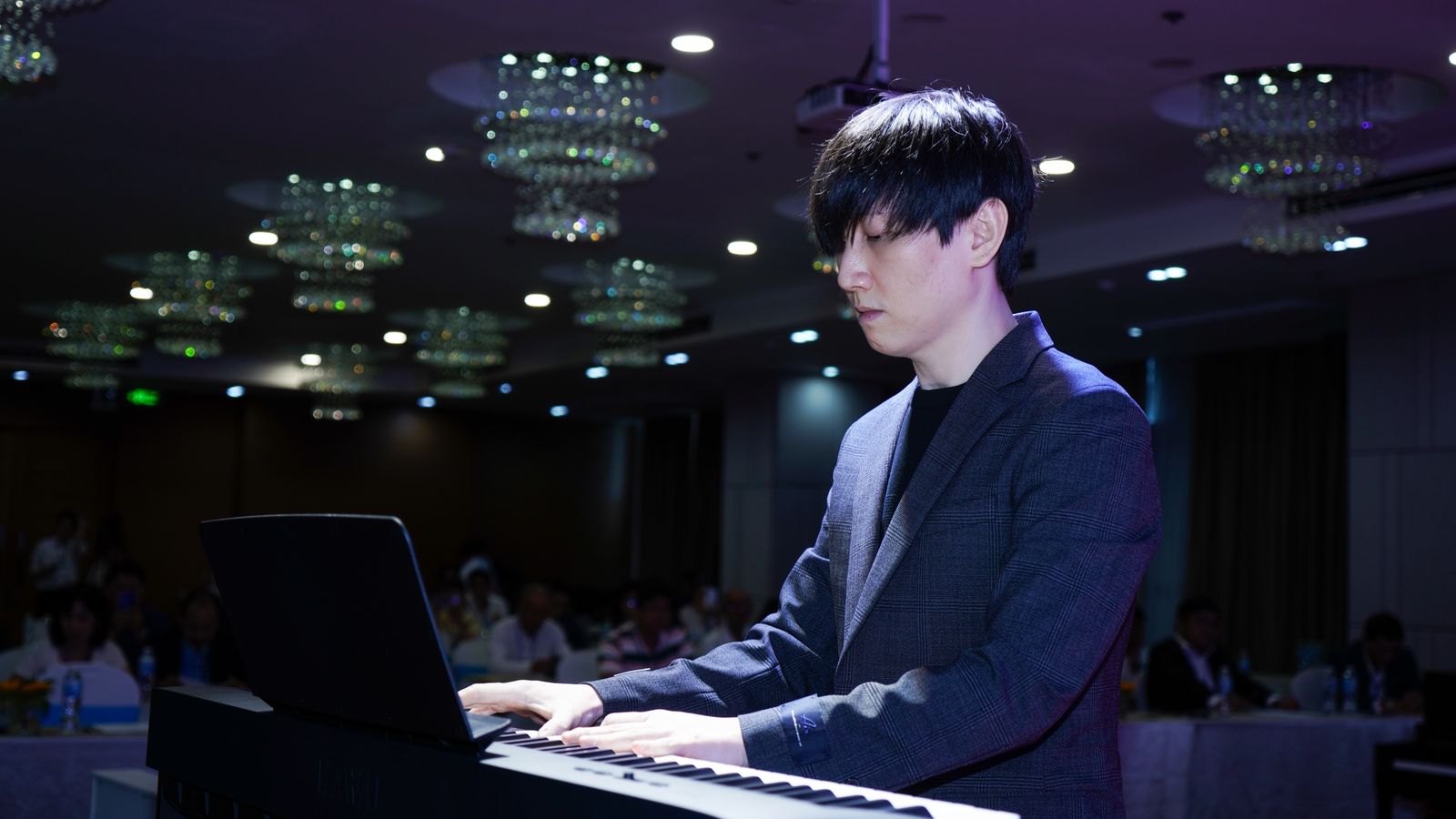 Tiết mục trình diễn của Mr. Siro