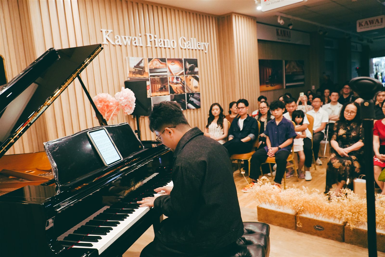 Khán giả tại buổi trình diễn của Chú Lâm Piano