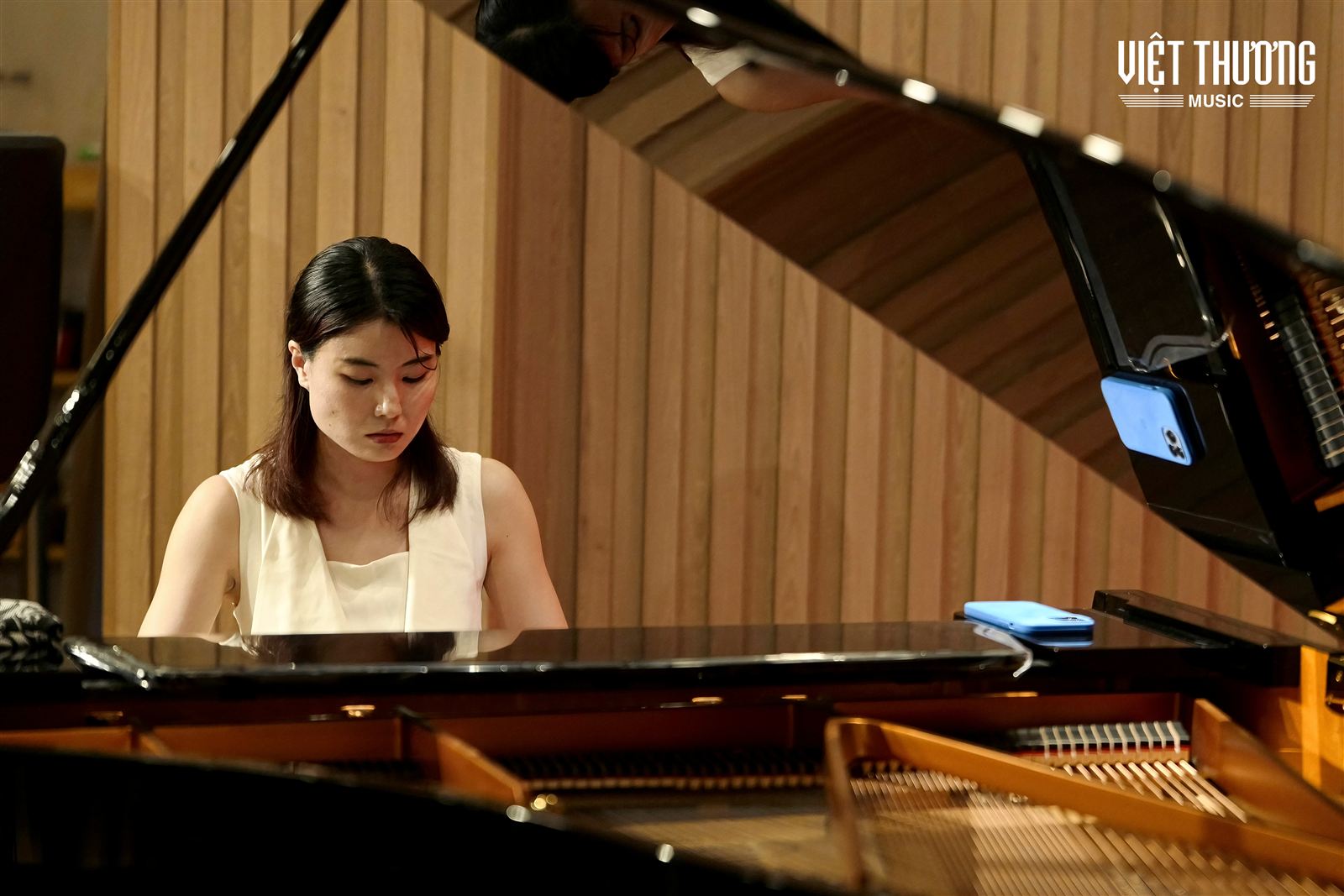 Sumire Asakura trên sân khấu Việt Thương Music