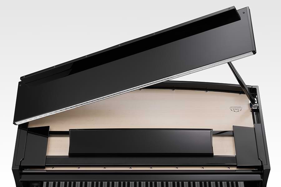 Nắp đàn NV12 ở vị trí mở hé, lộ hệ thống Soundboard Speaker